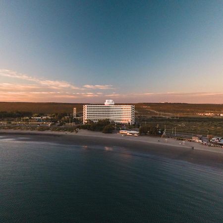 Rayentray Grand Hotel Puerto Madryn Bagian luar foto