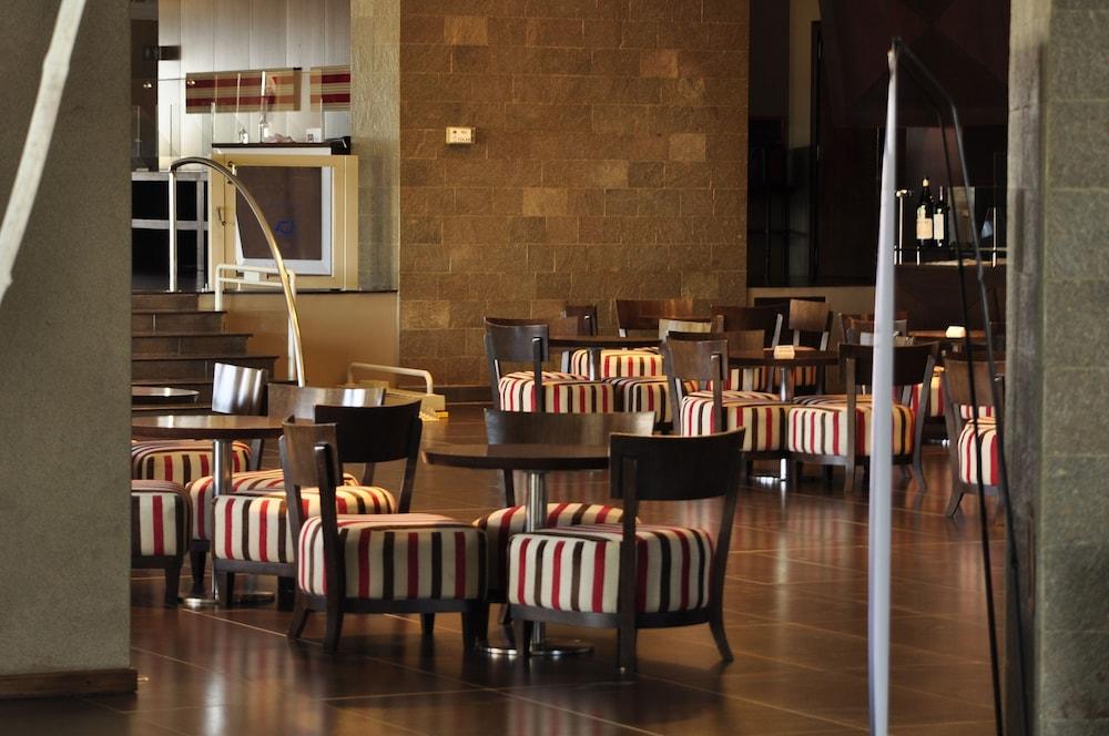 Rayentray Grand Hotel Puerto Madryn Bagian luar foto