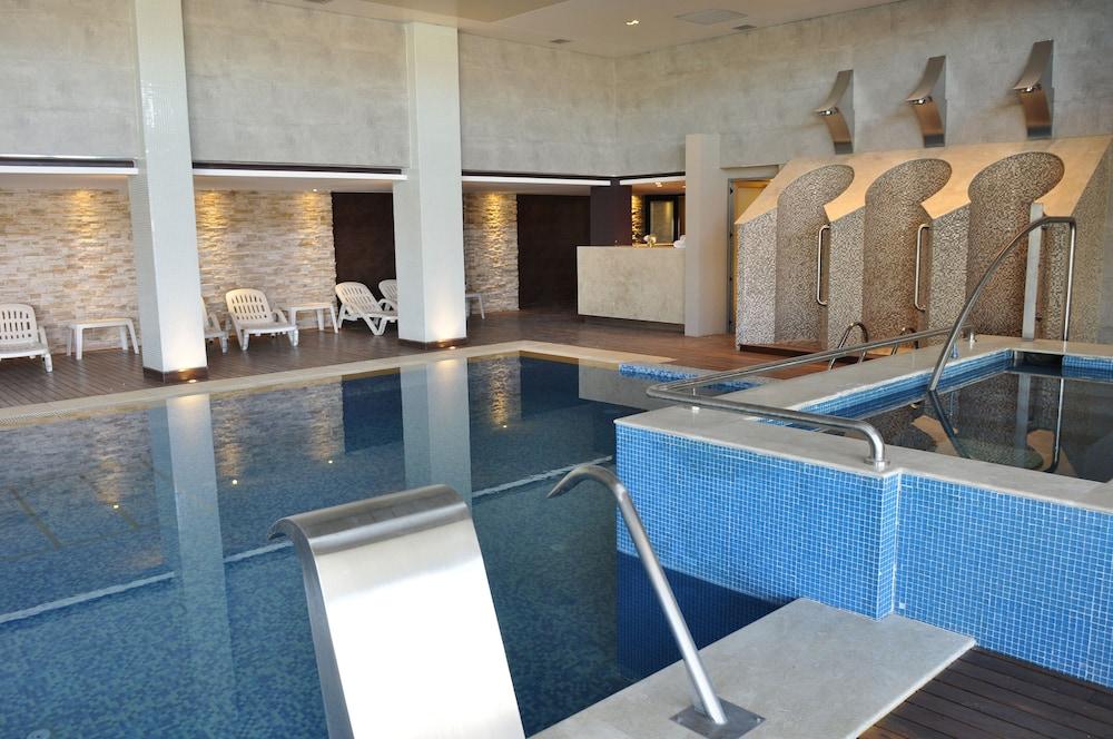 Rayentray Grand Hotel Puerto Madryn Bagian luar foto