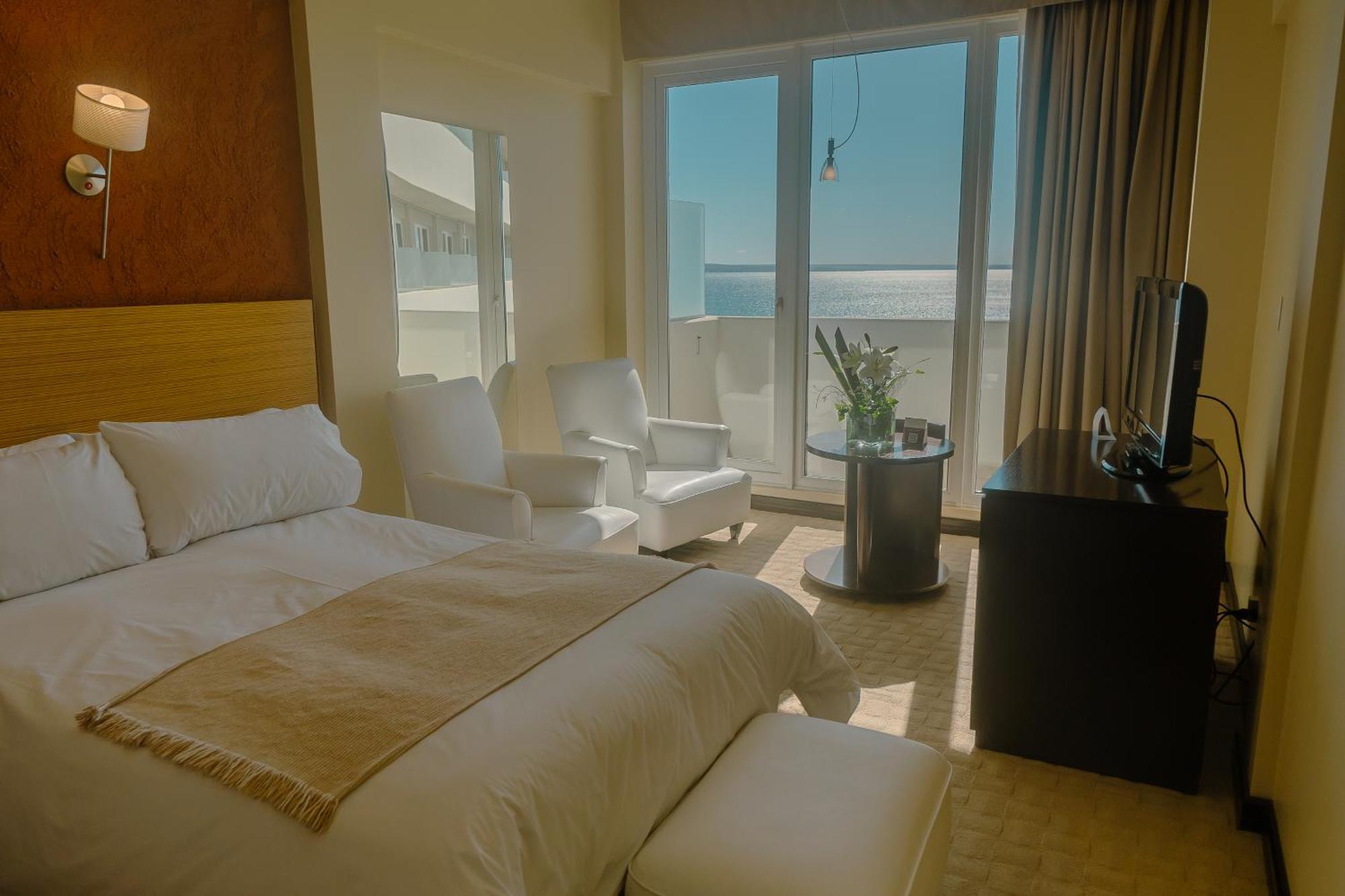 Rayentray Grand Hotel Puerto Madryn Bagian luar foto