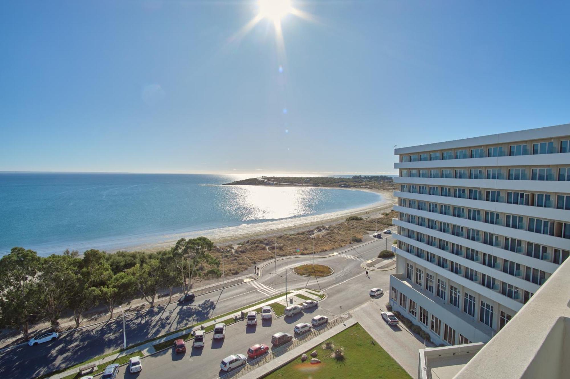 Rayentray Grand Hotel Puerto Madryn Bagian luar foto