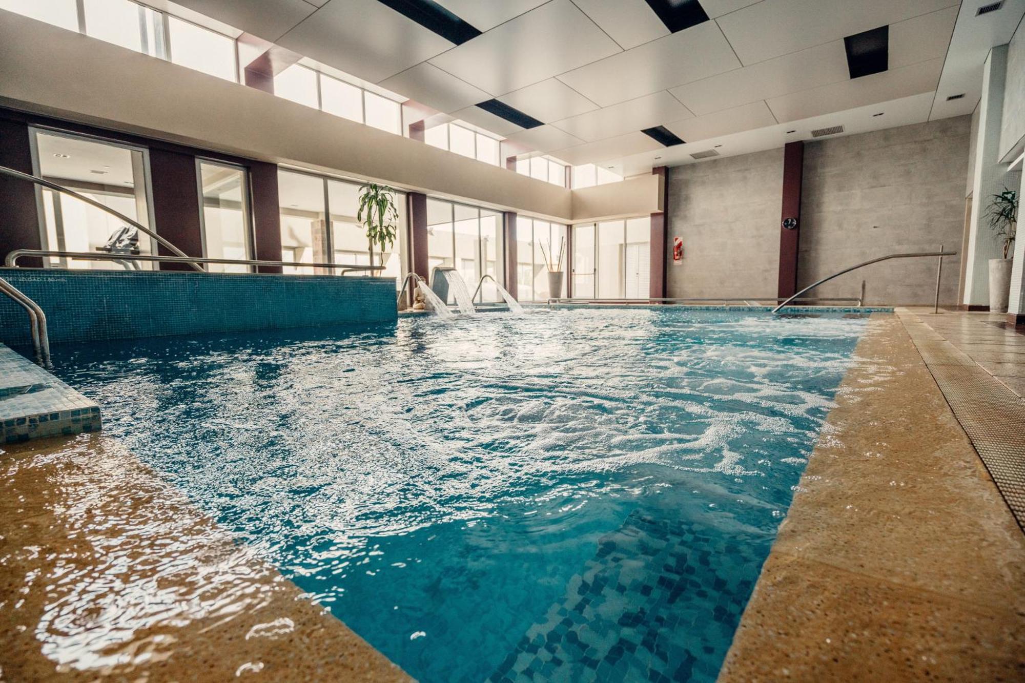 Rayentray Grand Hotel Puerto Madryn Bagian luar foto