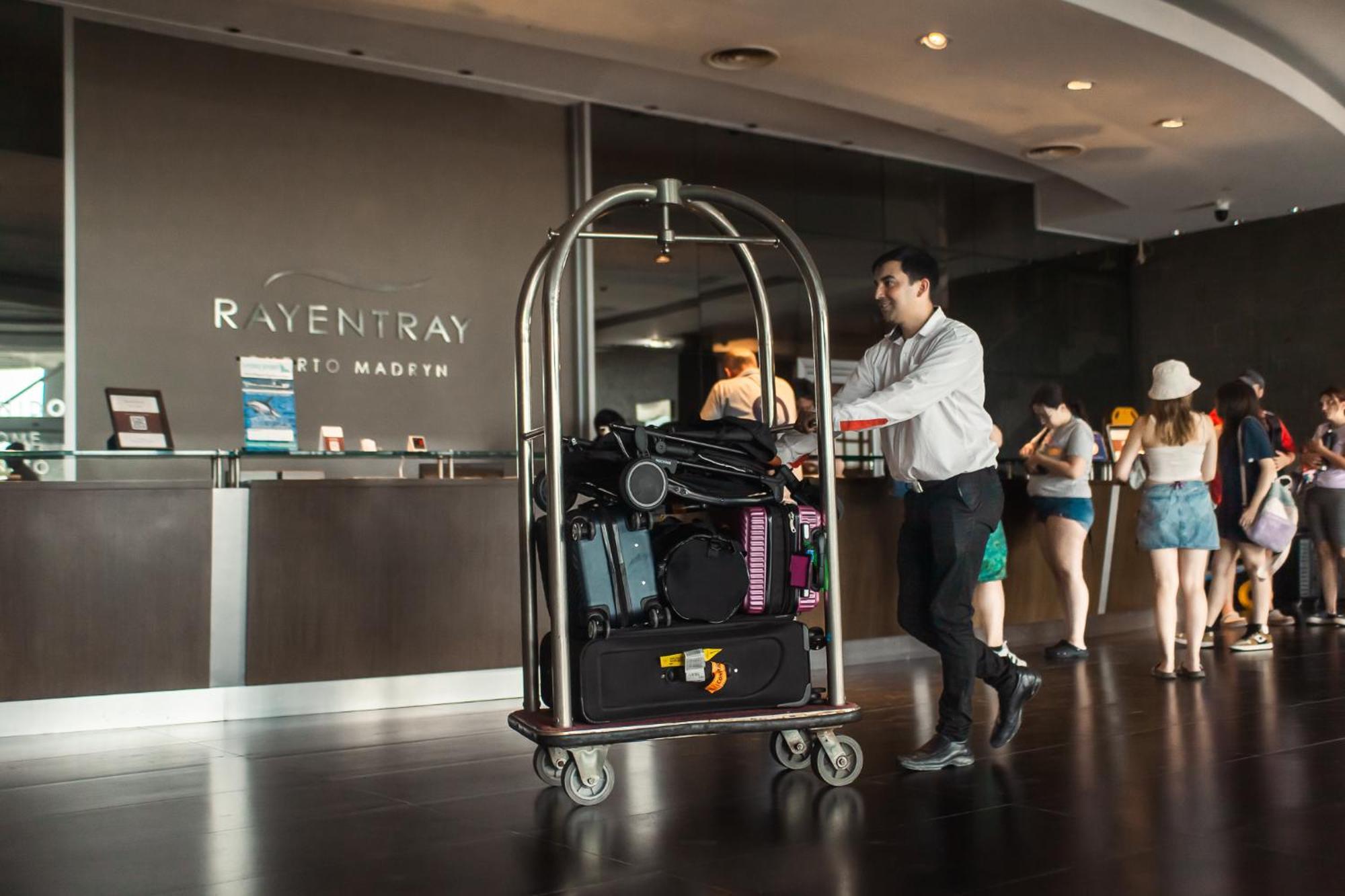 Rayentray Grand Hotel Puerto Madryn Bagian luar foto