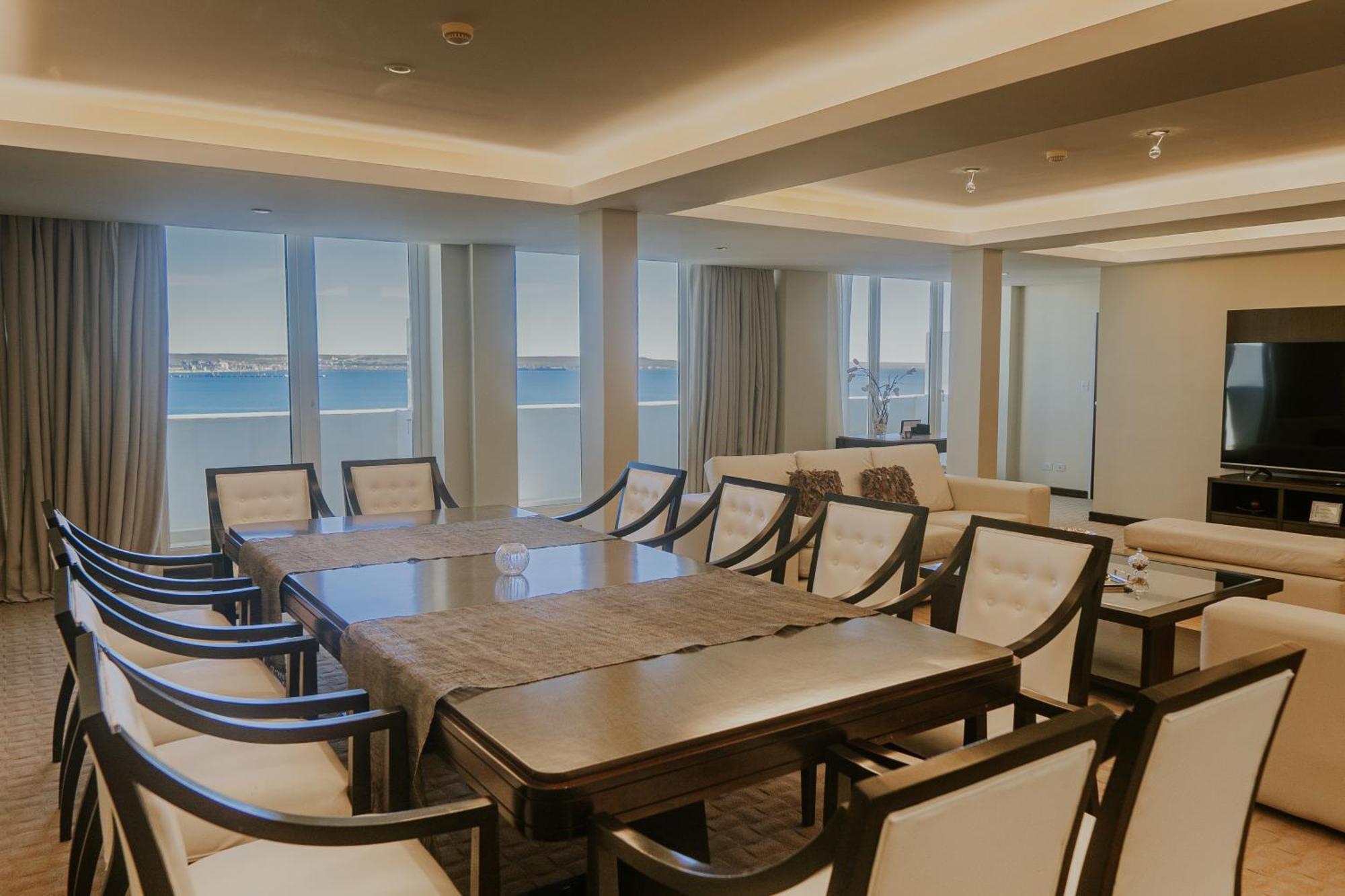 Rayentray Grand Hotel Puerto Madryn Bagian luar foto