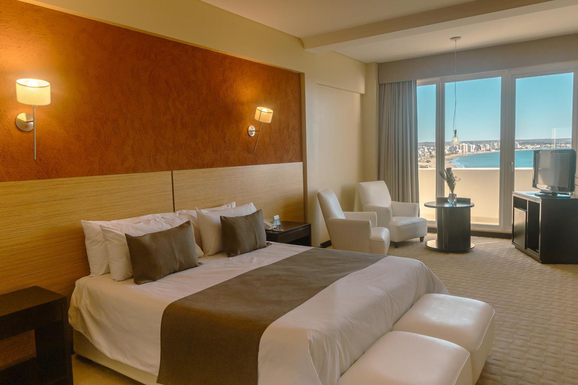 Rayentray Grand Hotel Puerto Madryn Bagian luar foto
