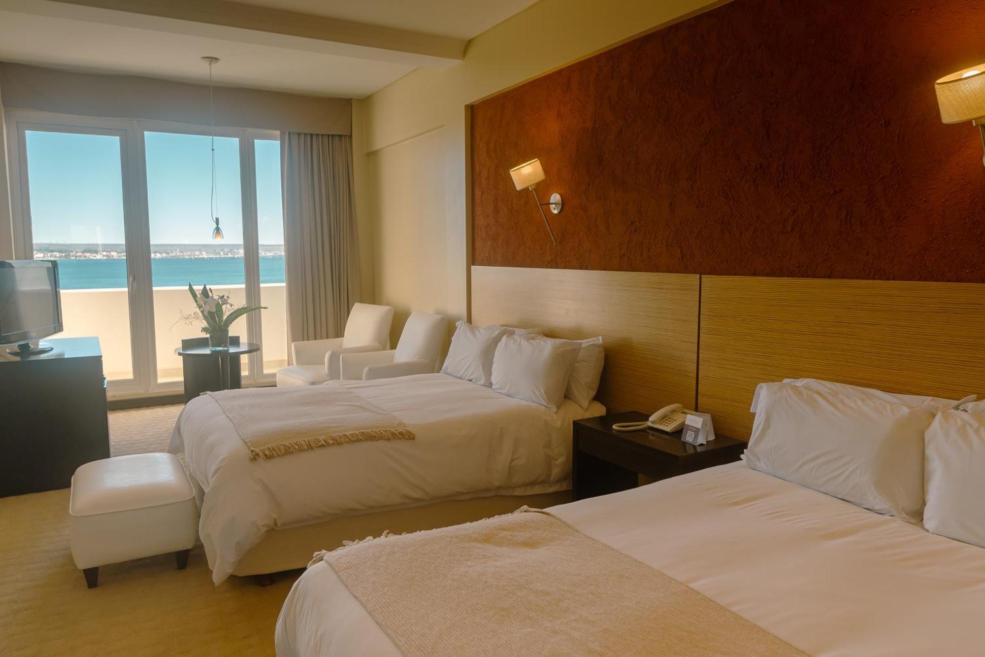 Rayentray Grand Hotel Puerto Madryn Bagian luar foto