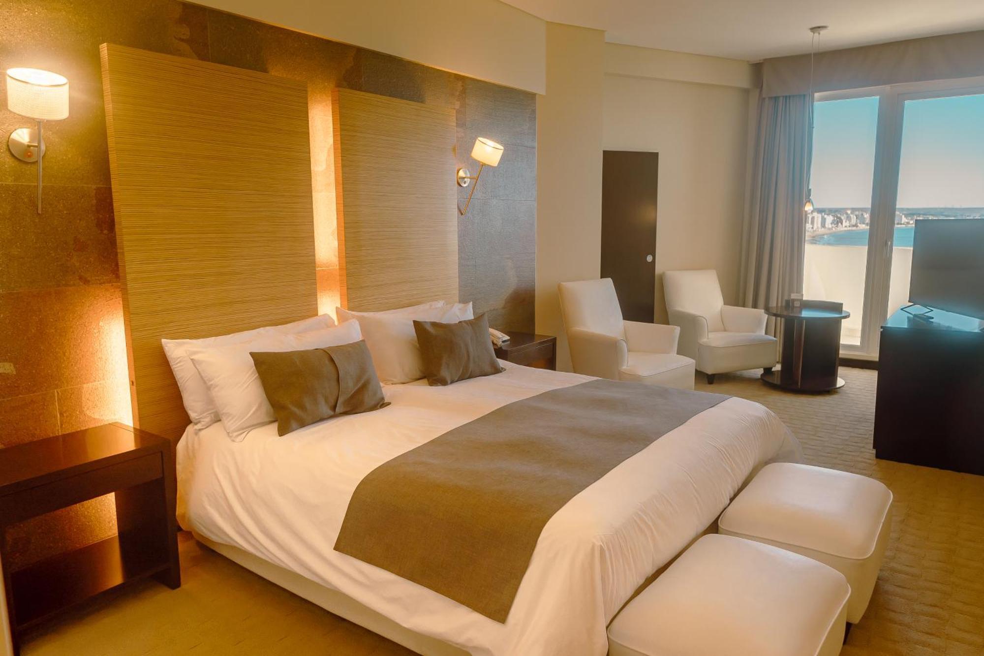 Rayentray Grand Hotel Puerto Madryn Bagian luar foto